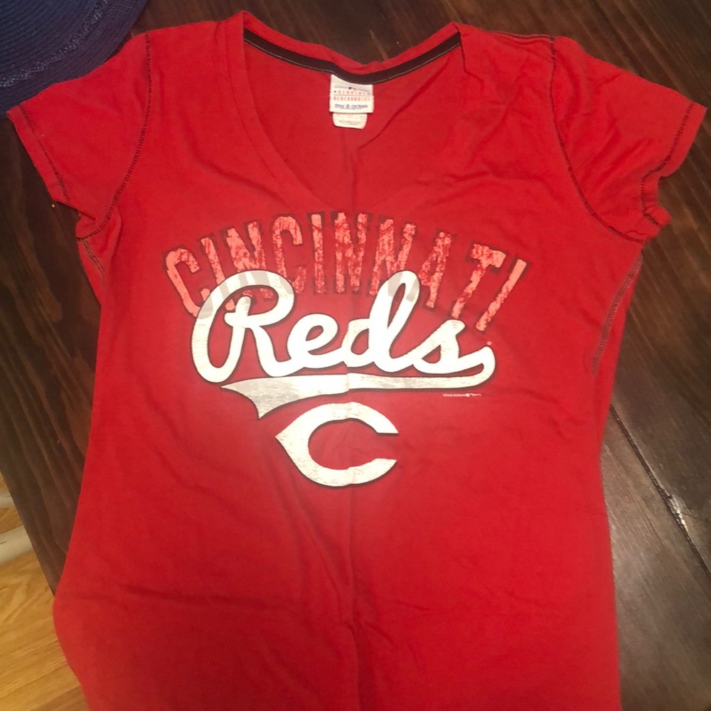 Cincinnati Reds t-shirt - Picture 2 of 5